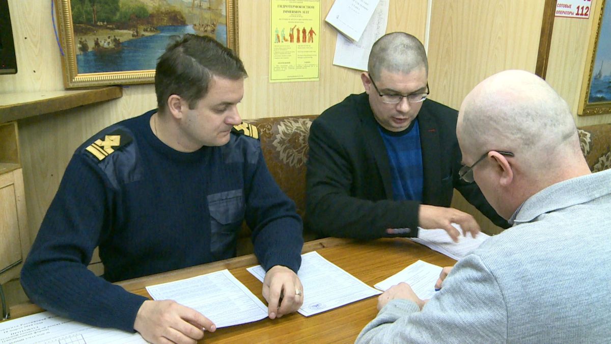 Более 5 тысяч избирателей досрочно проголосовали в море Более 5 тысяч избирателей досрочно проголосовали в море