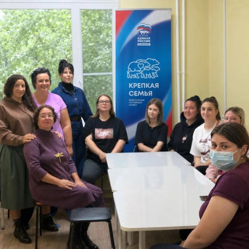 В Елизове стартовал курс лекций для будущих мам в рамках партпроекта «Крепкая семья» В Елизове стартовал курс лекций для будущих мам в рамках партпроекта «Крепкая семья»