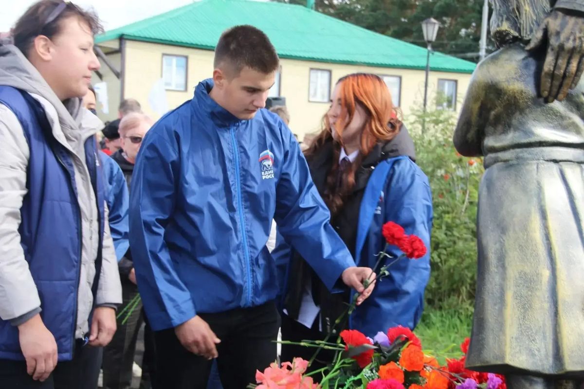 В селе Мильково в сквере Памяти открыли памятник героям специальной военной операции В селе Мильково в сквере Памяти открыли памятник героям специальной военной операции