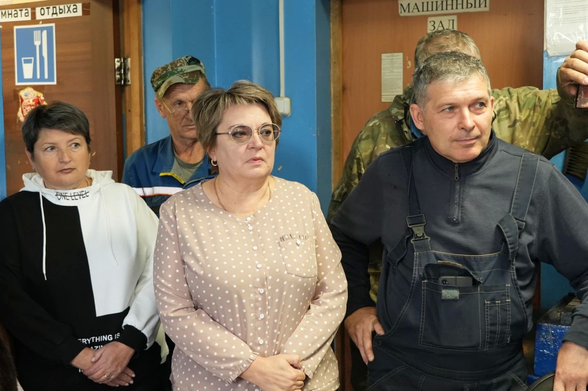 Живое общение. Жители Усть-Камчатского округа смогли задать волнующие вопросы окружному депутату Валентину Павленко и краевому вице-спикеру Андрею Копылову Живое общение. Жители Усть-Камчатского округа смогли задать волнующие вопросы окружному депутату Валентину Павленко и краевому вице-спикеру Андрею Копылову