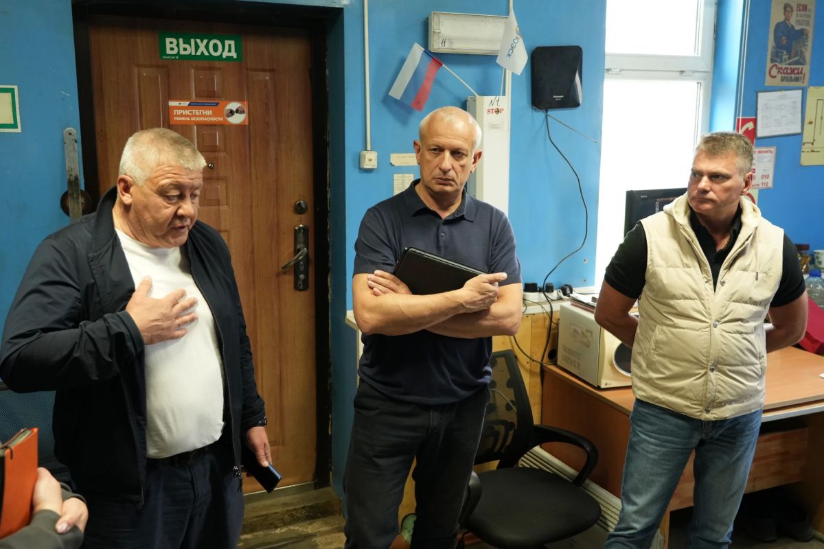 Живое общение. Жители Усть-Камчатского округа смогли задать волнующие вопросы окружному депутату Валентину Павленко и краевому вице-спикеру Андрею Копылову Живое общение. Жители Усть-Камчатского округа смогли задать волнующие вопросы окружному депутату Валентину Павленко и краевому вице-спикеру Андрею Копылову