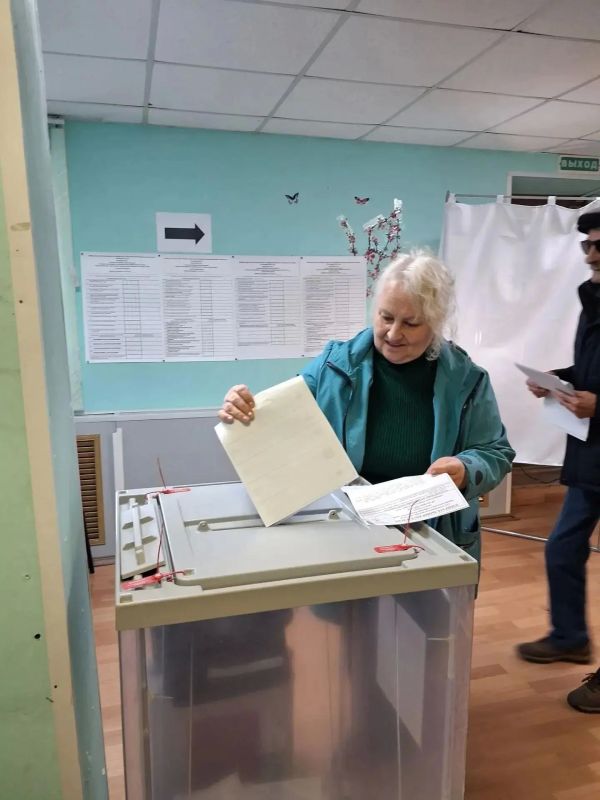 Избиратели старшего поколения участвуют в голосовании Избиратели старшего поколения участвуют в голосовании