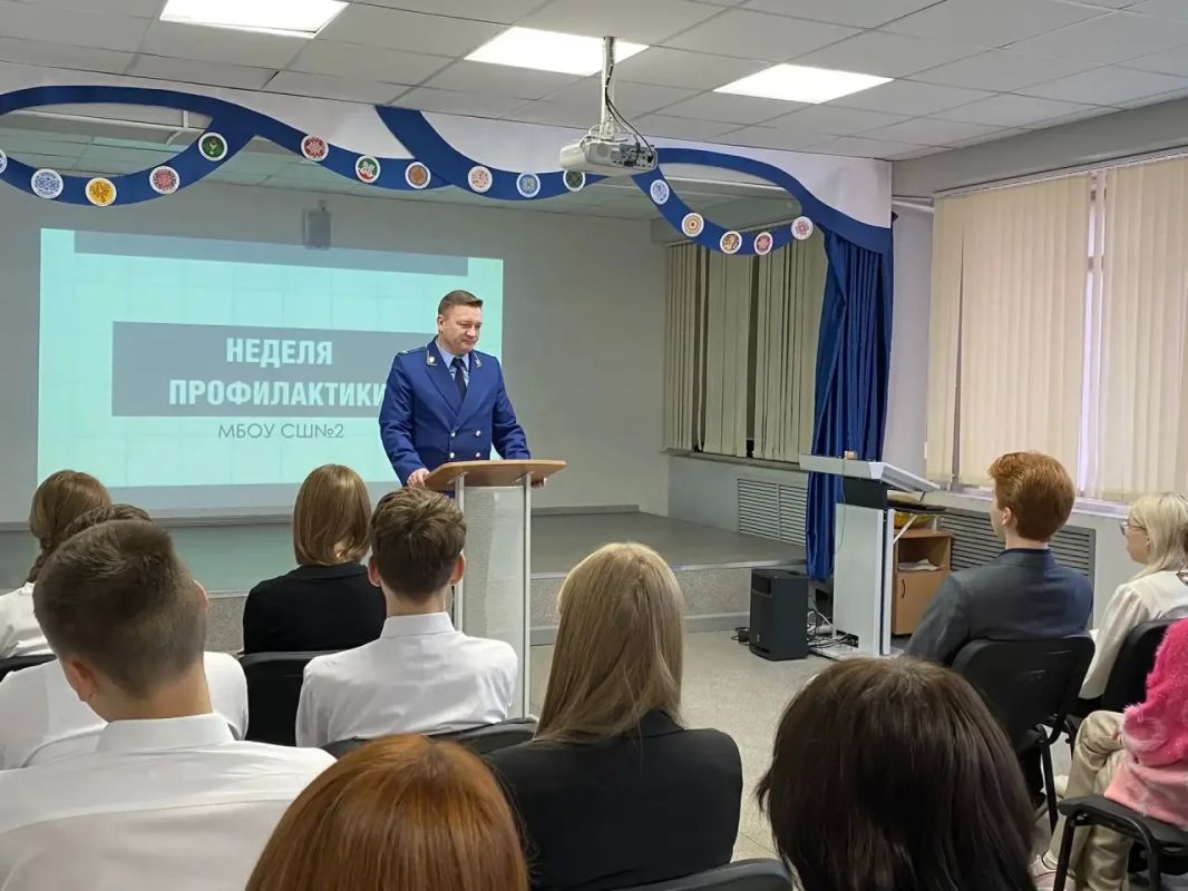 Безопасность начинается со знаний: прокурор провел правовую лекцию для учащихся Безопасность начинается со знаний: прокурор провел правовую лекцию для учащихся