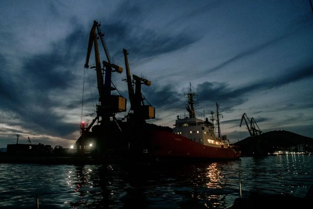 Вчера вечером Авачинская бухта устроила нам прощальный спектакль
