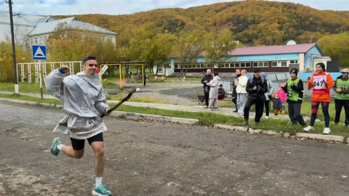 На Камчатке сотрудник полиции победил в «Национальном беге с палкой» в посёлке Палана На Камчатке сотрудник полиции победил в «Национальном беге с палкой» в посёлке Палана