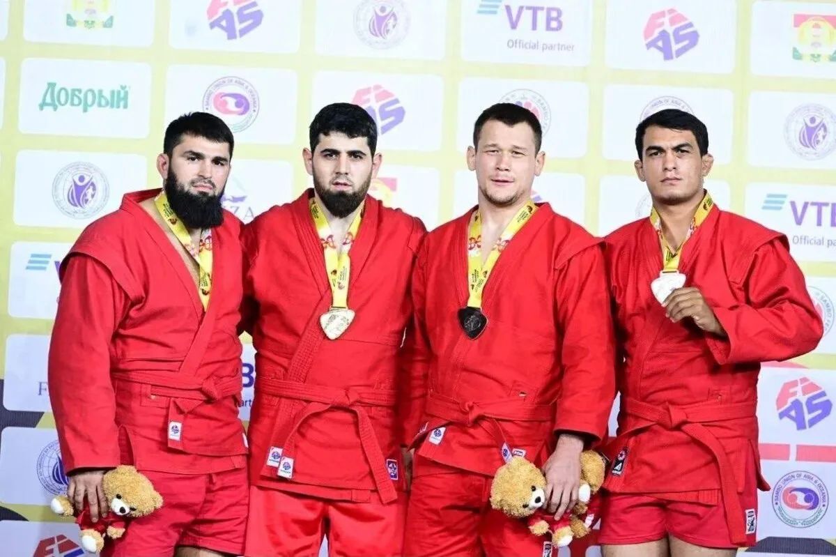 Три боя — три победы. Камчатец Гасан Хархачаев выиграл Кубок мира по боевому самбо в Душанбе, выступая в категории до 98 кг. В турнире участвовали более 230 спортсменов из 14 стран