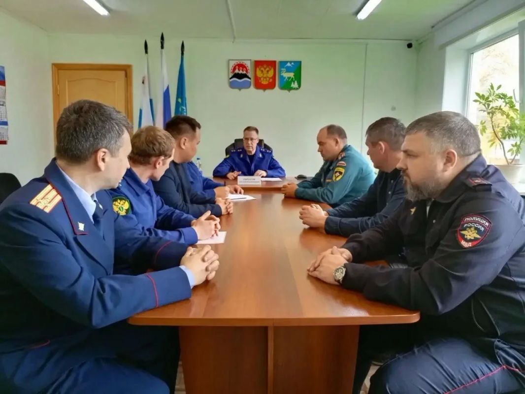 Прокурор Камчатского края с рабочей поездкой посетил Быстринский район Прокурор Камчатского края с рабочей поездкой посетил Быстринский район