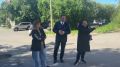 Вместе с подрядчиком выехал на участок по улице Бийской, в районе школы № 20. Работы здесь выполняются в рамках программы развития «Город 20/30»