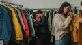 Из-за моды на 90-е в России выросли продажи винтажной одежды