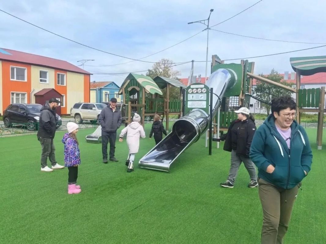 В селе Соболево открыли новую детскую площадку В селе Соболево открыли новую детскую площадку