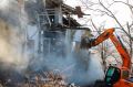 На Камчатке подрядчик мог закапывать мусор прямо на месте сноса зданий