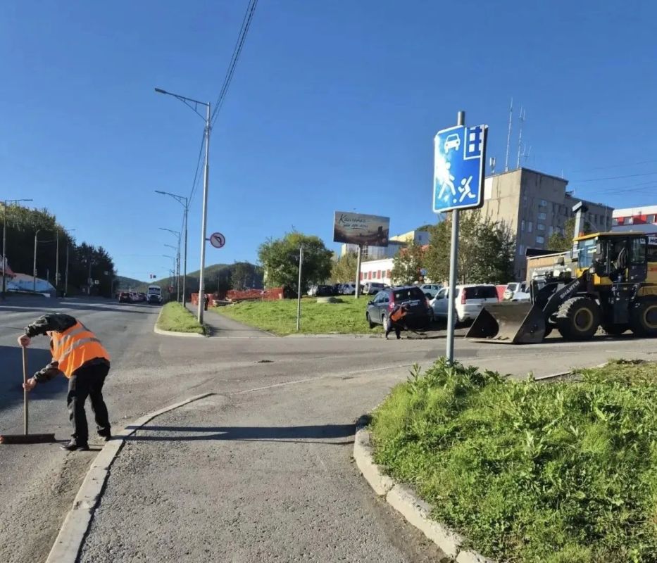 Город день за днем. . 24 сентября 2026 года В Петропавловске-Камчатском продолжаются ежедневные работы по содержанию улично-дорожной сети В ночное время специализированная техника очищает проезжую часть, тротуары и... Город день за днем. . 24 сентября 2026 года В Петропавловске-Камчатском продолжаются ежедневные работы по содержанию улично-дорожной сети В ночное время специализированная техника очищает проезжую часть, тротуары и...