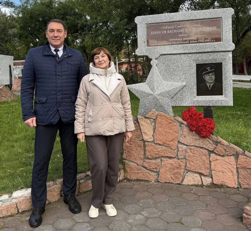 Петропавловск-Камчатский и город Лобню Московской области объединяет имя Героя Советского Союза, полярного летчика Василия Александровича Борисова Петропавловск-Камчатский и город Лобню Московской области объединяет имя Героя Советского Союза, полярного летчика Василия Александровича Борисова