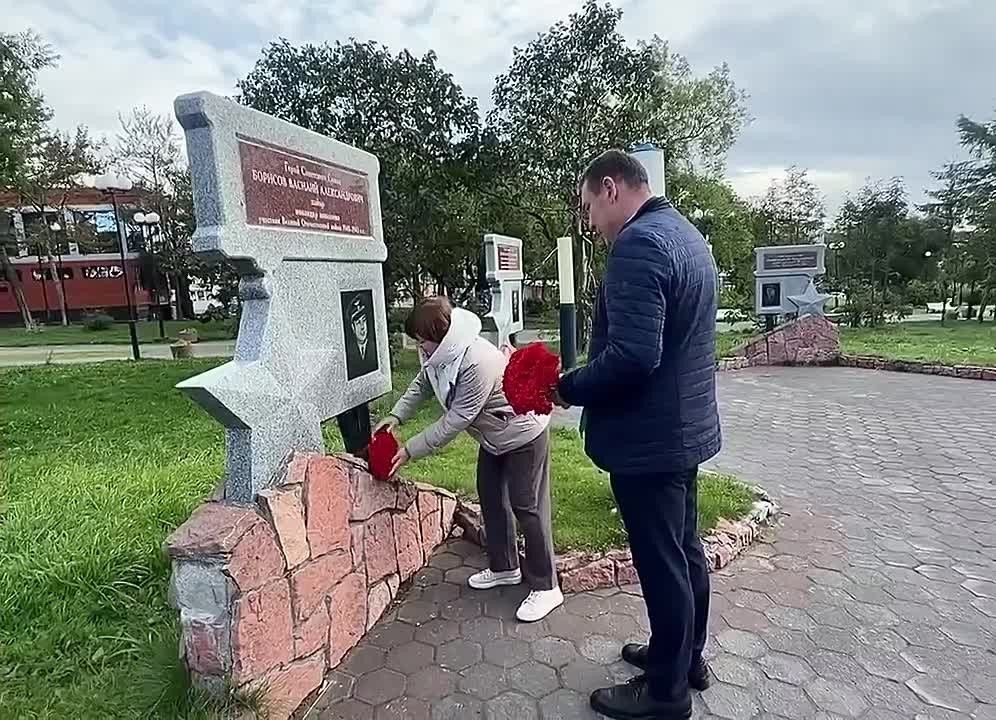 Петропавловск-Камчатский и город Лобню Московской области объединяет имя Героя Советского Союза, полярного летчика Василия Александровича Борисова