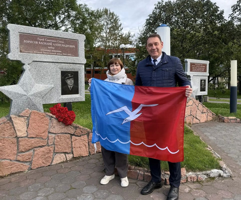 Петропавловск-Камчатский и город Лобню Московской области объединяет имя Героя Советского Союза, полярного летчика Василия Александровича Борисова Петропавловск-Камчатский и город Лобню Московской области объединяет имя Героя Советского Союза, полярного летчика Василия Александровича Борисова