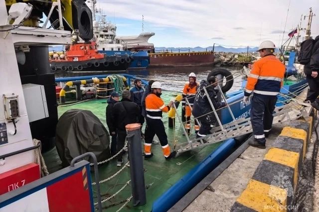 Родные пропавшего моряка во время пожара на судне просят усилить поиски