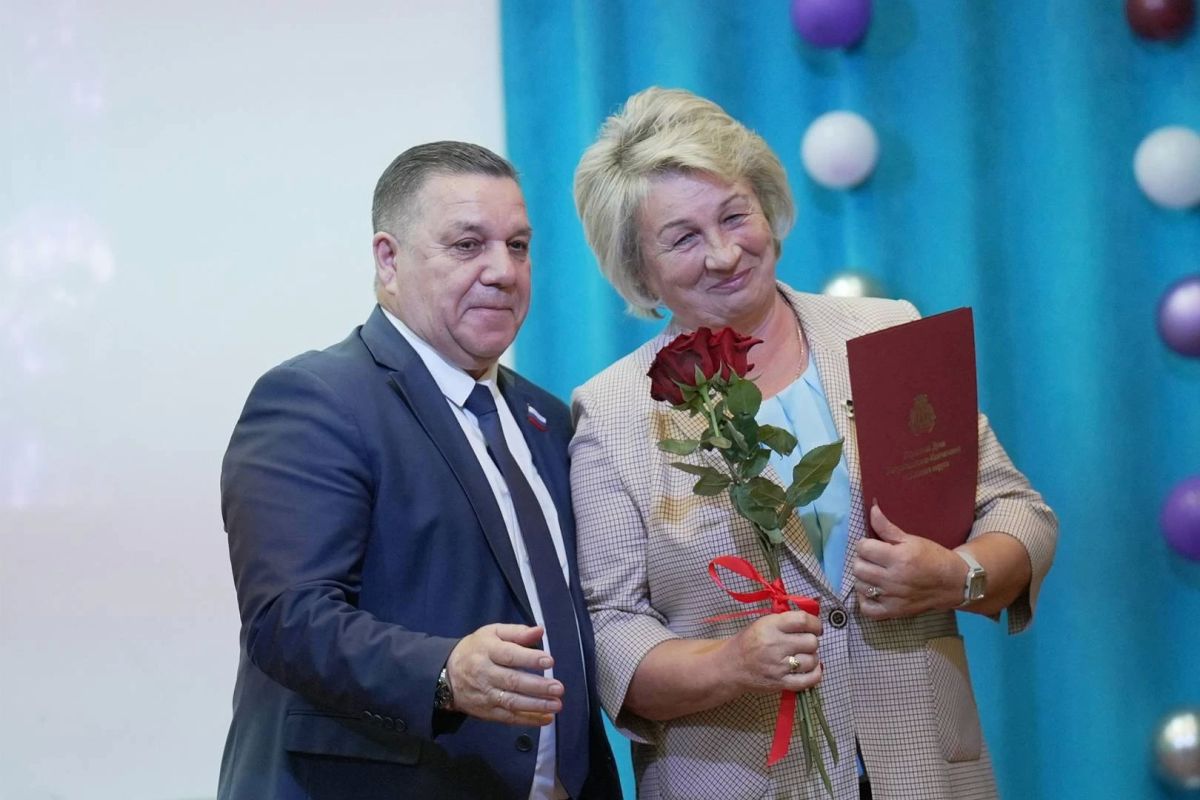 Средняя школа № 36 имени П.Т. Новограбленова в ПетропавловскеКамчатском отметила 45летие Средняя школа № 36 имени П.Т. Новограбленова в ПетропавловскеКамчатском отметила 45летие