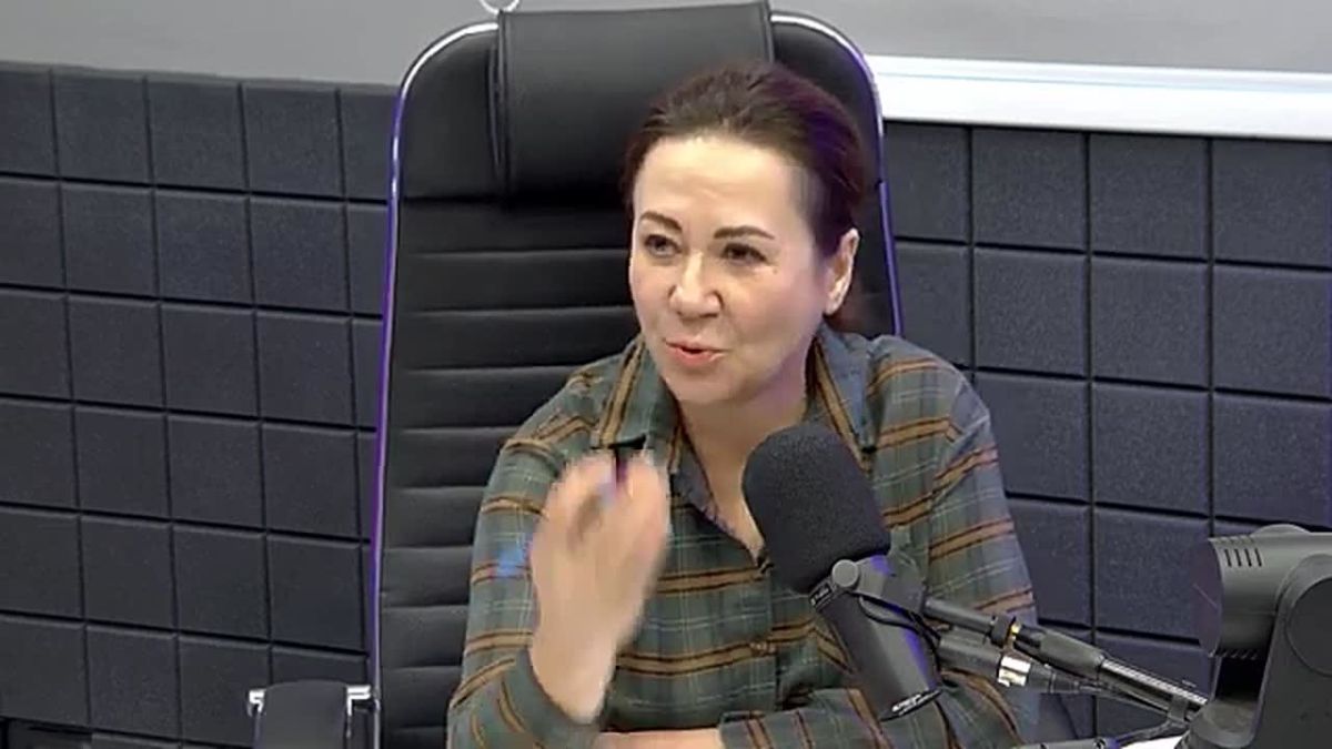 ГОТОВИМСЯ К ОСЕНИ. Когда лучше "переобувать" автомобиль, какие сюрпризы готовит осень, в чем тонкости маневров на гололеде, и о чем нужно помнить по утрам - обсудили со старшим инспектором пропаганды краевой ГАИ Юлией...