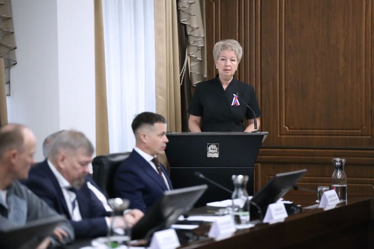 Депутаты Законодательного Собрания Камчатского края 5-го созыва получили удостоверения об избрании Депутаты Законодательного Собрания Камчатского края 5-го созыва получили удостоверения об избрании