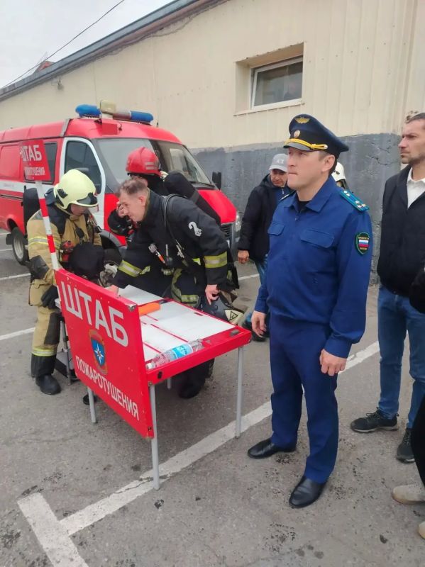 Прокуратура контролирует установление обстоятельств пожара на рынке в Петропавловске-Камчатском Прокуратура контролирует установление обстоятельств пожара на рынке в Петропавловске-Камчатском