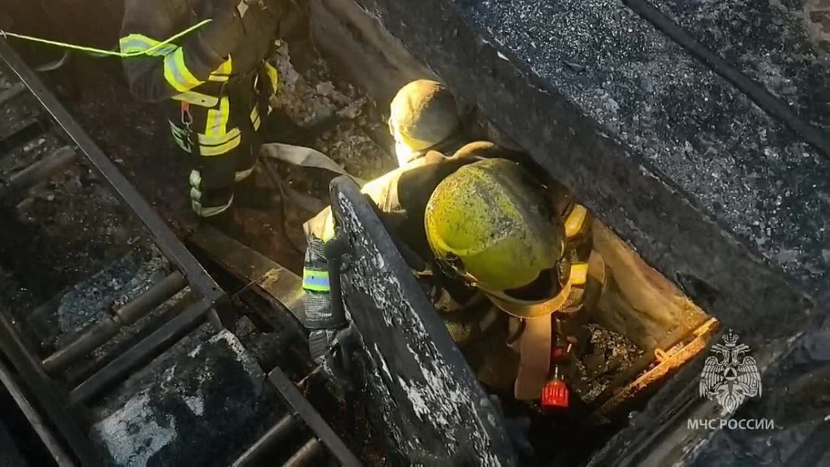 Обнародованы кадры со сгоревшего судна