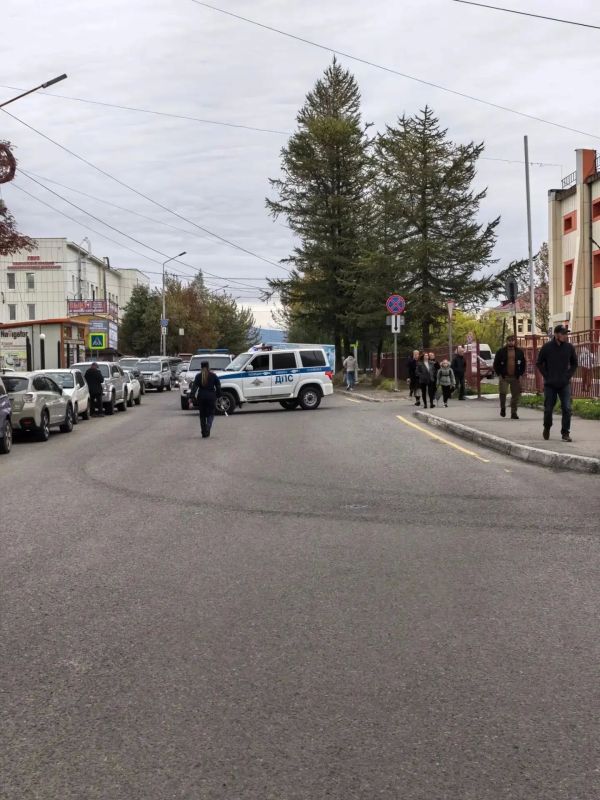 В Петропавловске-Камчатском в районе 6 километра развернуты меры по обеспечению общественного порядка В Петропавловске-Камчатском в районе 6 километра развернуты меры по обеспечению общественного порядка