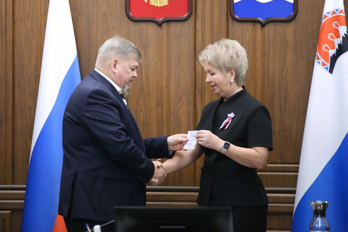 Депутаты Законодательного Собрания Камчатского края 5-го созыва получили удостоверения об избрании Депутаты Законодательного Собрания Камчатского края 5-го созыва получили удостоверения об избрании