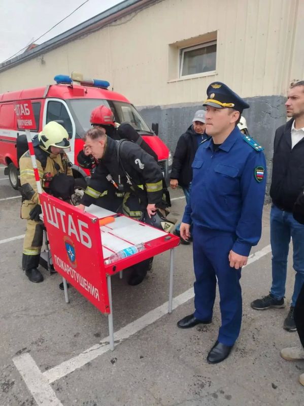 По сообщению ГУ МЧС по Камчатскому краю, на месте развёрнут штаб пожаротушения По сообщению ГУ МЧС по Камчатскому краю, на месте развёрнут штаб пожаротушения