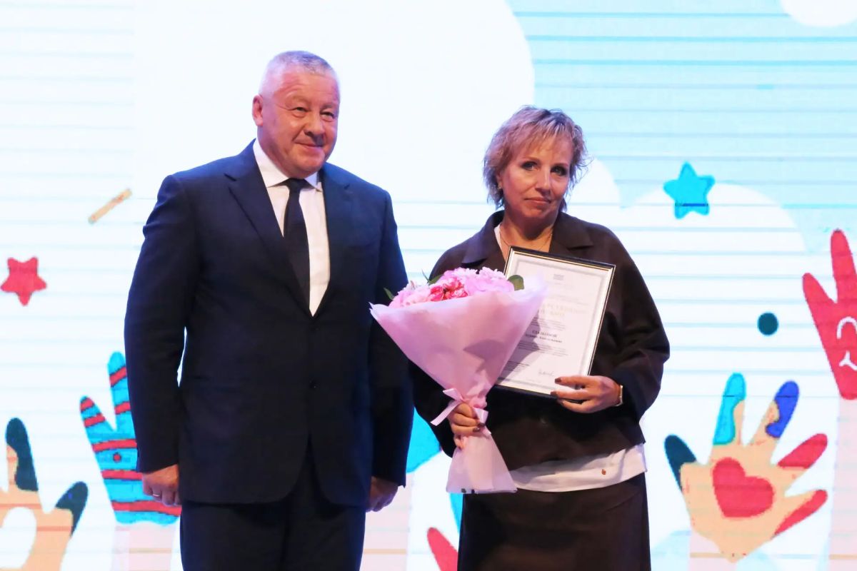 Андрей Копылов вручил работникам дошкольного образования награды Законодательного Собрания Андрей Копылов вручил работникам дошкольного образования награды Законодательного Собрания