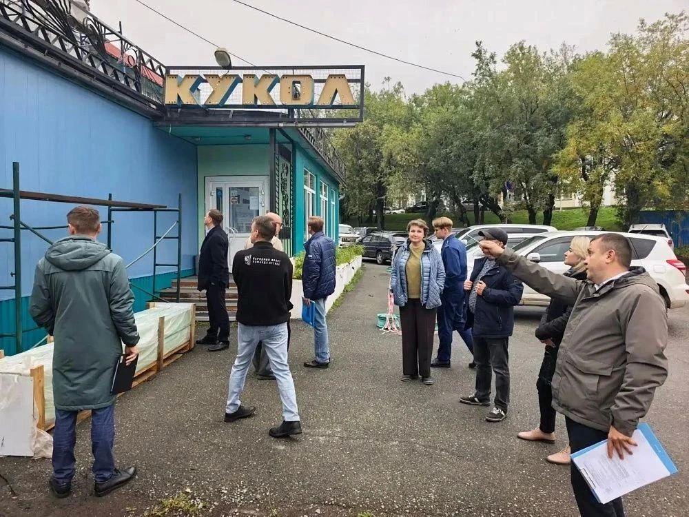 На сроки влияет погода: депутаты Гордумы проверили театр кукол