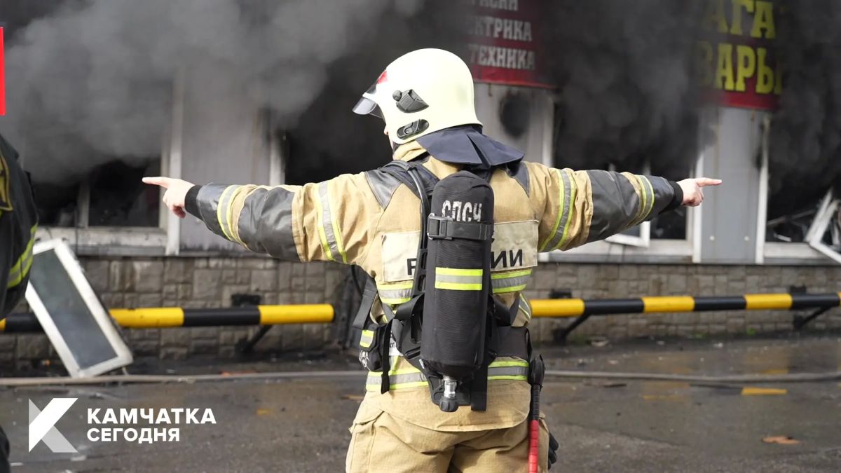 Пожар на рынке в краевой столице охватил 900 квадратных метров Пожар на рынке в краевой столице охватил 900 квадратных метров
