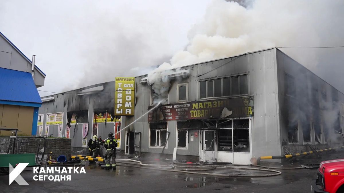 Пожар на рынке в краевой столице охватил 900 квадратных метров Пожар на рынке в краевой столице охватил 900 квадратных метров