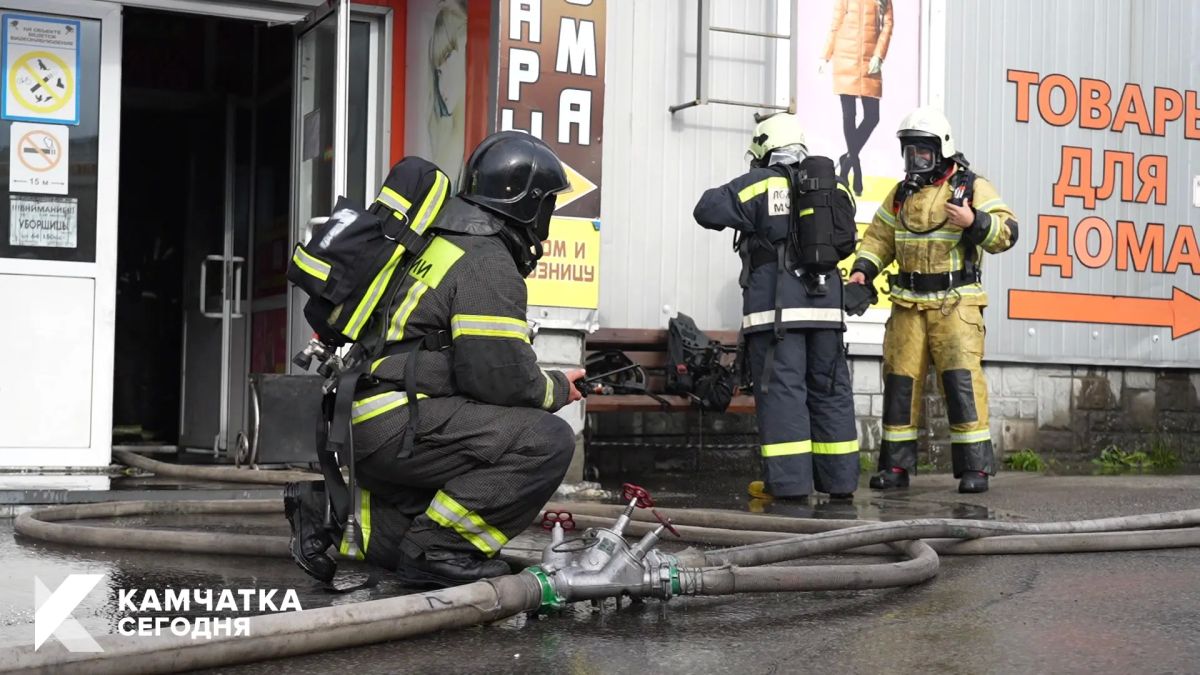 Пожар на рынке в краевой столице охватил 900 квадратных метров Пожар на рынке в краевой столице охватил 900 квадратных метров