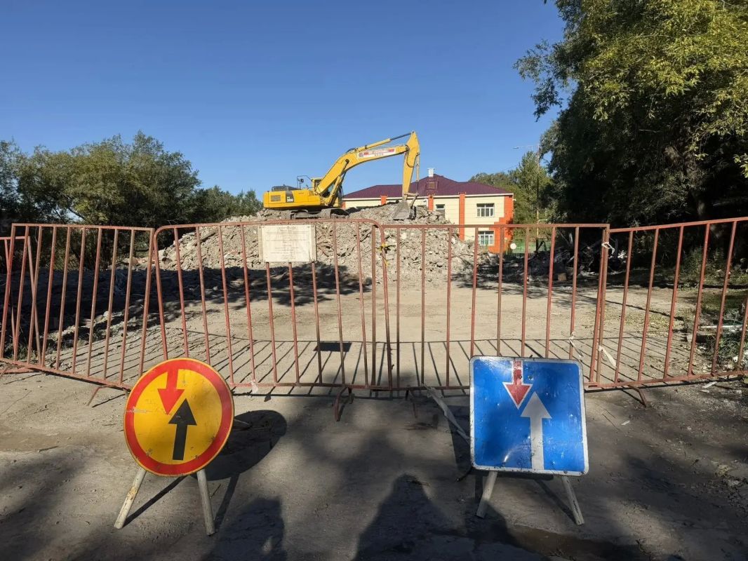 В Петропавловске-Камчатском продолжается работа по сносу многоквартирных домов в рамках программы развития «Город 20/30» В Петропавловске-Камчатском продолжается работа по сносу многоквартирных домов в рамках программы развития «Город 20/30»