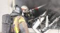 Более 30 человек и 10 единиц техники были задействованы в тушении возгорания в здании рынка в Петропавловске-Камчатском
