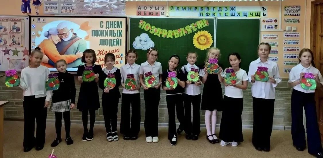 В образовательных организациях Петропавловска-Камчатского готовят подарки для бабушек и дедушек