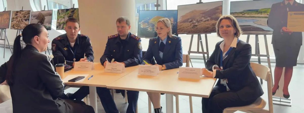 На Камчатке транспортные полицейские провели социально-профилактическую акцию «Час пассажира» На Камчатке транспортные полицейские провели социально-профилактическую акцию «Час пассажира»