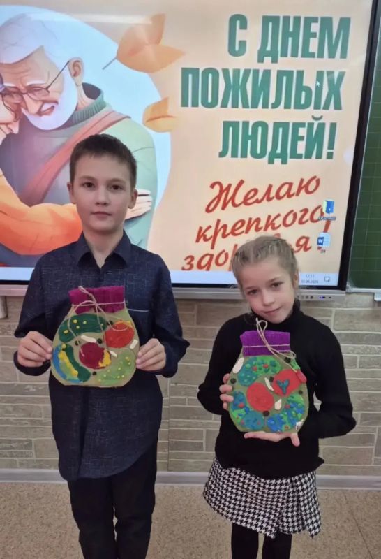 В образовательных организациях Петропавловска-Камчатского готовят подарки для бабушек и дедушек В образовательных организациях Петропавловска-Камчатского готовят подарки для бабушек и дедушек