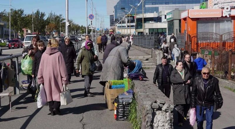 Власти разогнали нелегальных уличных торговцев у фонтана на 6 км