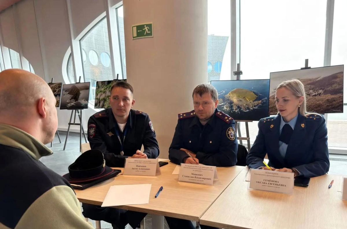 На Камчатке транспортные полицейские провели социально-профилактическую акцию «Час пассажира»