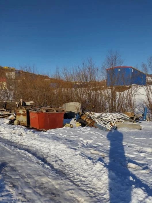 Ящики, покрышки: мэрия заплатит 104 тысячи из-за свалки Ящики, покрышки: мэрия заплатит 104 тысячи из-за свалки