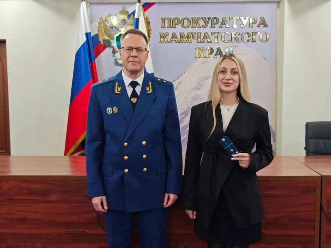 Молодые сотрудники прокуратуры Камчатского края приняли Присягу прокурора Молодые сотрудники прокуратуры Камчатского края приняли Присягу прокурора