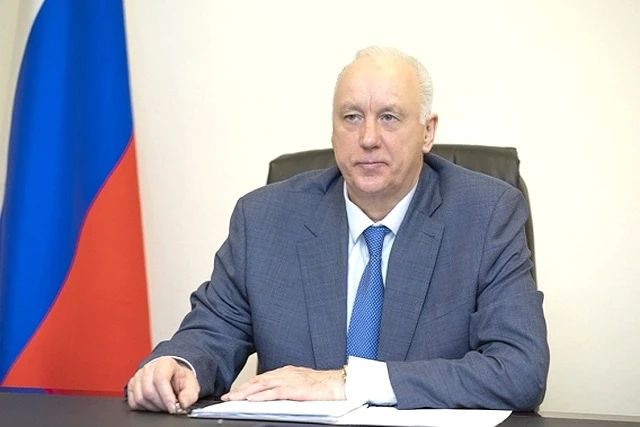 Упал ребенок: Бастрыкин заинтересовался аварийной детской площадкой