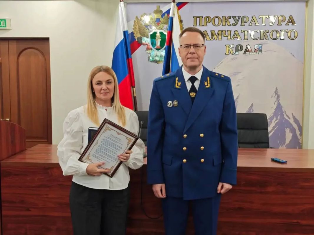 Молодые сотрудники прокуратуры Камчатского края приняли Присягу прокурора Молодые сотрудники прокуратуры Камчатского края приняли Присягу прокурора
