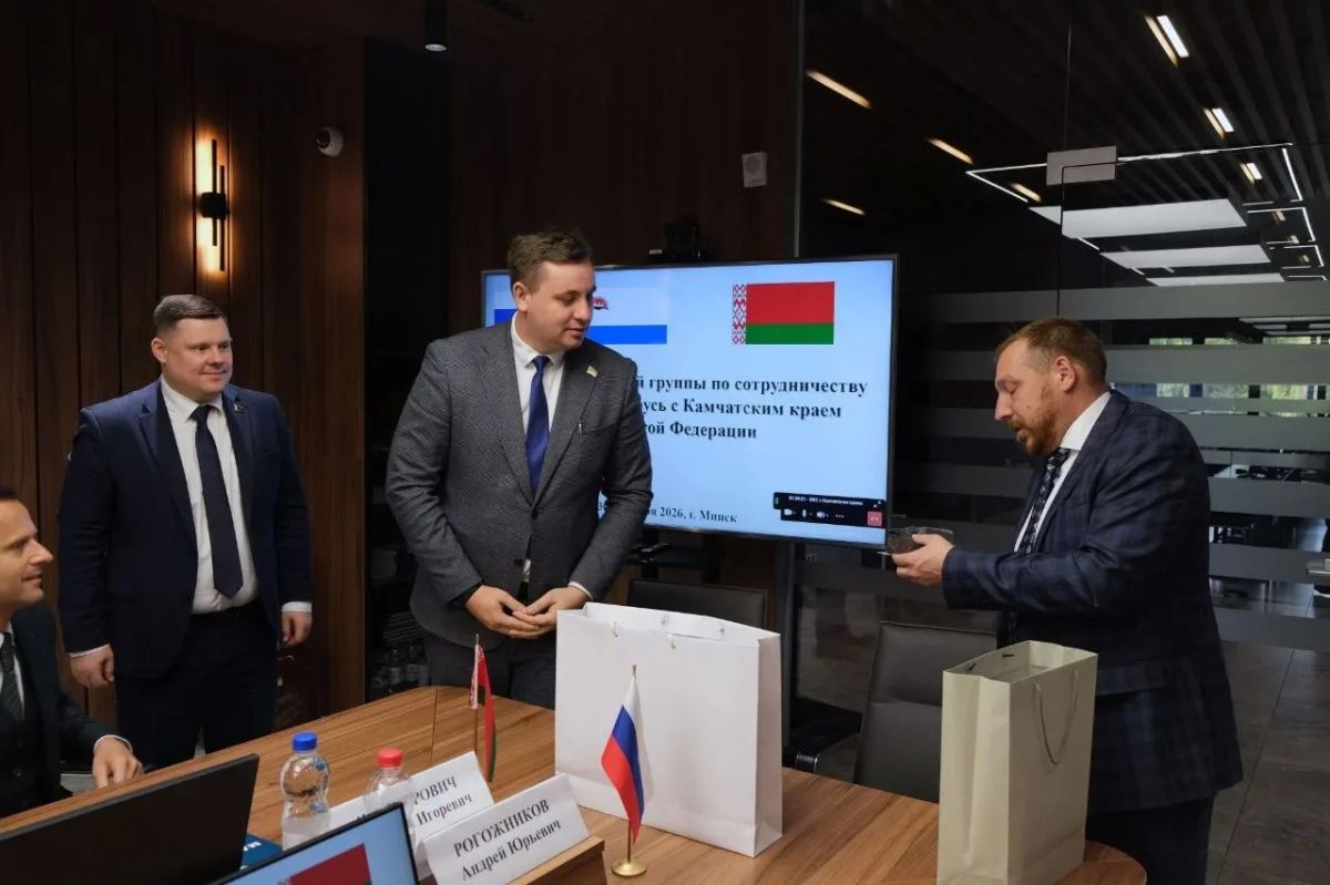 Состоялась встреча делегаций Камчатского края и Республики Беларусь по вопросам сотрудничества в сфере торговых отношений, поставок коммунальной и сельскохозяйственной техники, транспорта для пассажирских перевозок... Состоялась встреча делегаций Камчатского края и Республики Беларусь по вопросам сотрудничества в сфере торговых отношений, поставок коммунальной и сельскохозяйственной техники, транспорта для пассажирских перевозок...