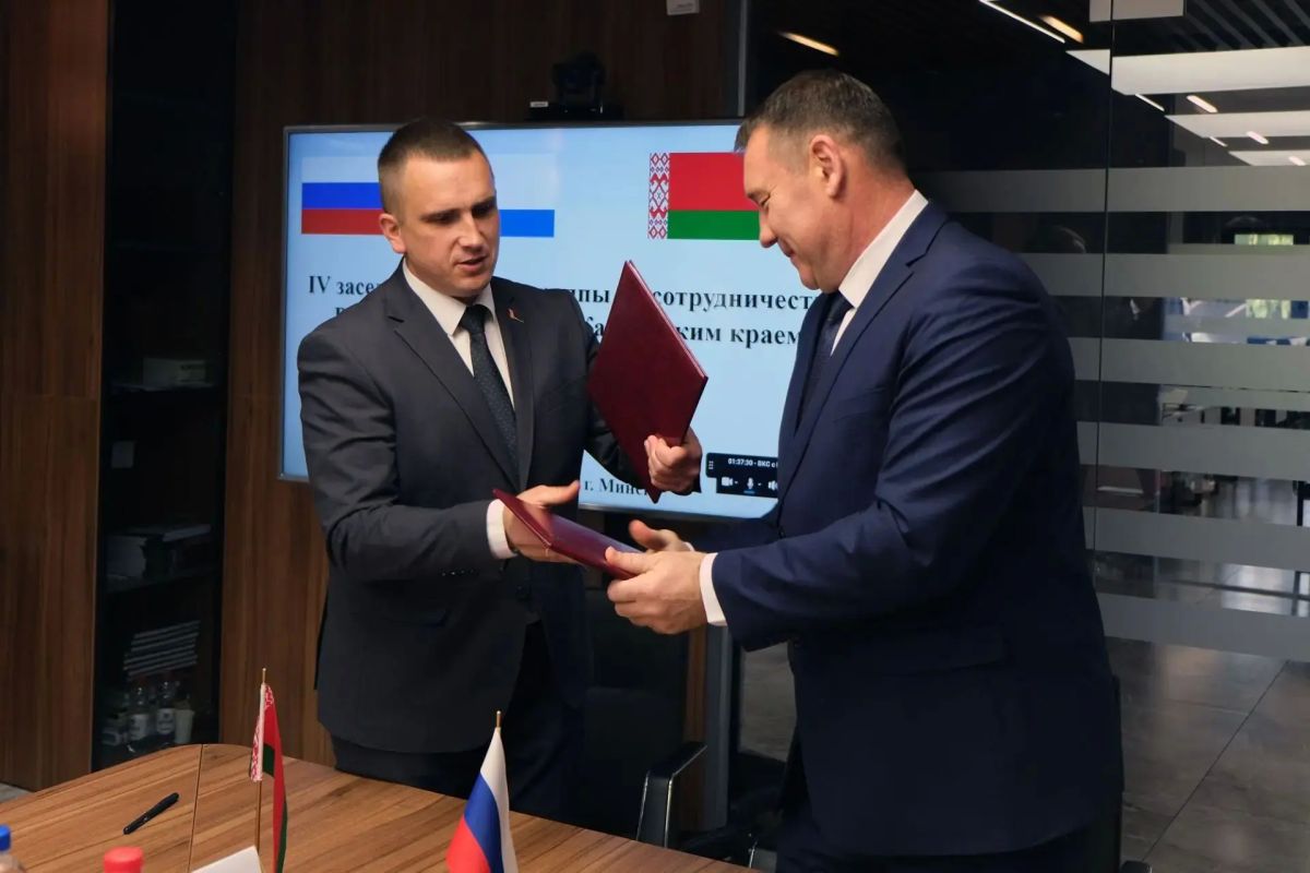 Состоялась встреча делегаций Камчатского края и Республики Беларусь по вопросам сотрудничества в сфере торговых отношений, поставок коммунальной и сельскохозяйственной техники, транспорта для пассажирских перевозок... Состоялась встреча делегаций Камчатского края и Республики Беларусь по вопросам сотрудничества в сфере торговых отношений, поставок коммунальной и сельскохозяйственной техники, транспорта для пассажирских перевозок...