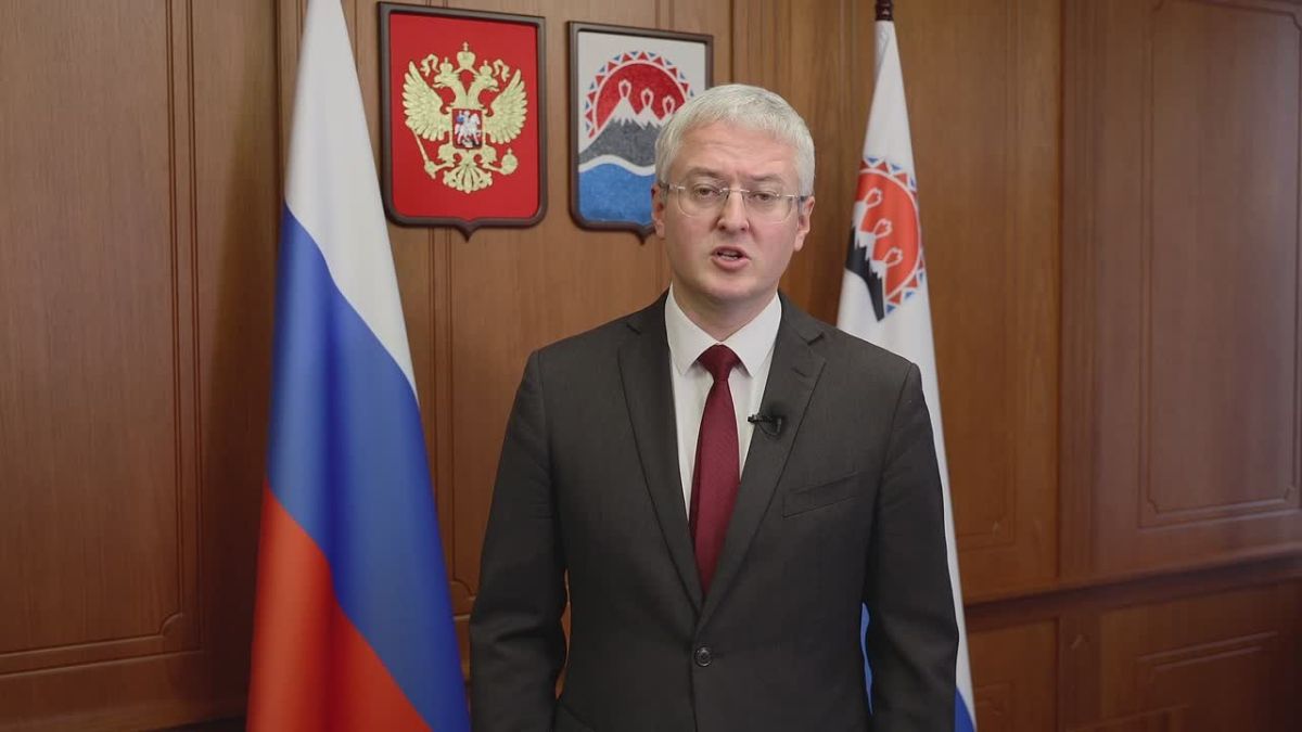 Губернатор Камчатского края Владимир Солодов поздравил всех педагогов с профессиональным праздником — с Днём учителя