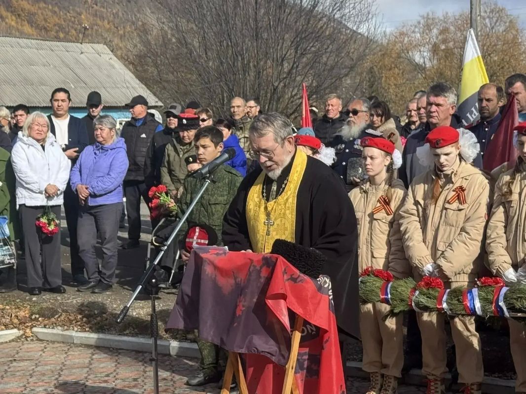 В Эссо открыли мемориал участникам СВО В Эссо открыли мемориал участникам СВО