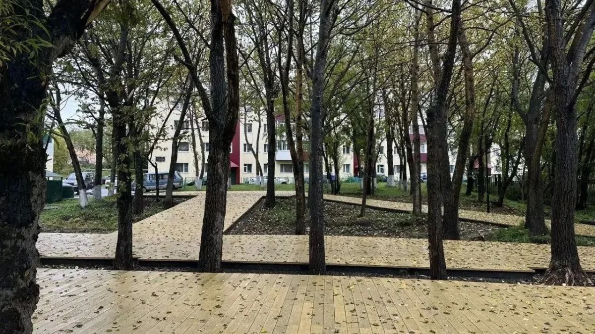 Завершается обустройство нового пешеходного маршрута на Пограничной