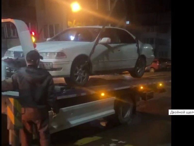 За неправильную парковку в Петропавловске 16 автомобилей уехали на спецстоянку